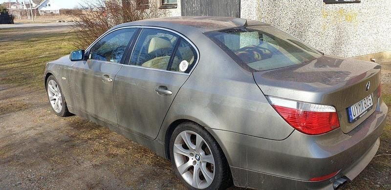 Grön Begagnad 2004 BMW 530 Sedan | 60 000 kr (Bra pris) - Bild 1/4