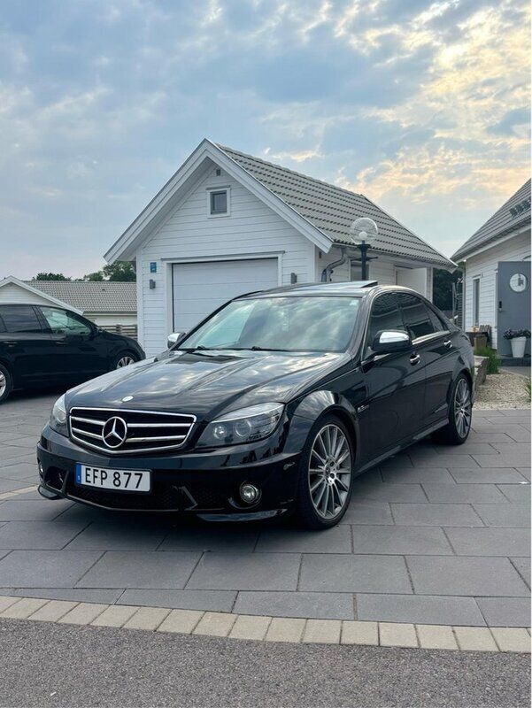 Svart Begagnad 2009 Mercedes C63 AMG AMG Sedan | 309 900 kr (Dyr) - Bild 1/4