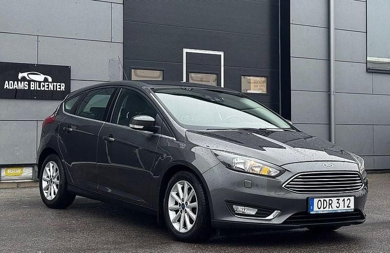 Begagnad Ford Focus Titanium 101 HK (74 kW) 2016 Grå Halvkombi