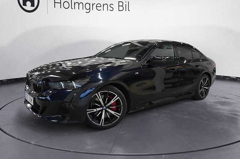 Svart Begagnad 2023 BMW i5 M Sport Sedan | 569 900 kr - Bild 1/4