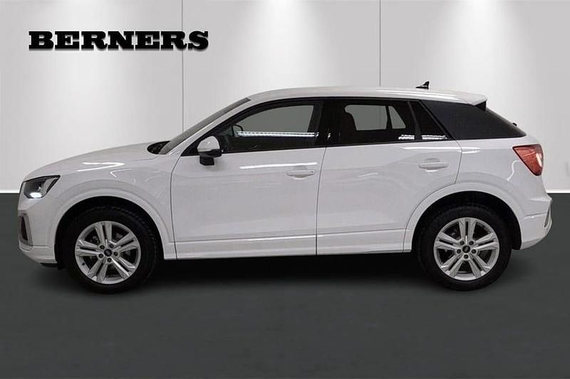 Begagnad Audi Q2 Advanced Plus 151 HK (111 kW) 2024 Vit SUV