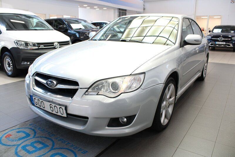 Silver Begagnad 2006 Subaru Legacy Sedan | 39 900 kr (Marknadspris) - Bild 1/4