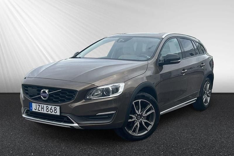 Brun Begagnad 2015 Volvo V60 CC Summum Kombi | 179 900 kr (Lite dyr) - Bild 1/3