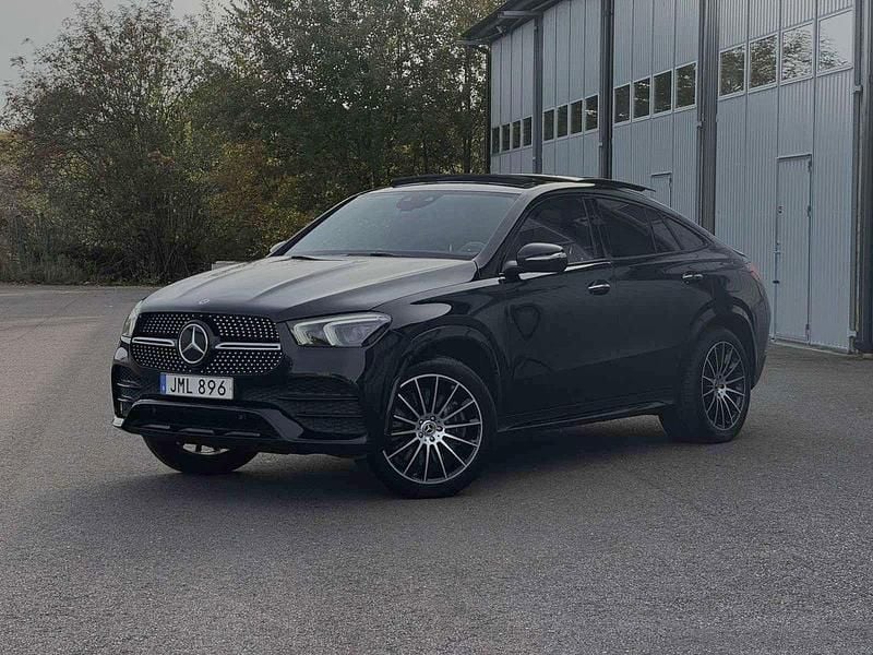 Svart Begagnad 2022 Mercedes GLE350e Premium Sportkupé | 848 000 kr (Bra pris) - Bild 1/4