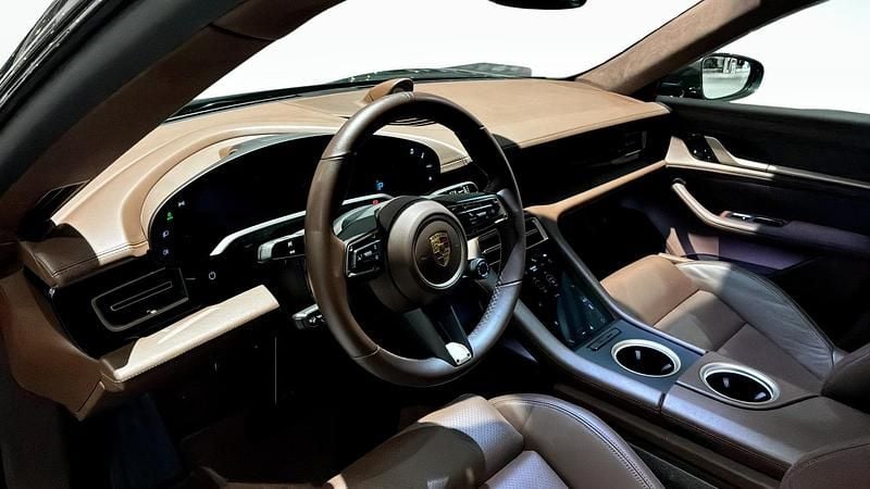 Begagnad Porsche Taycan Turbo S 460 kW (626 HK) 2020 Grå Sedan