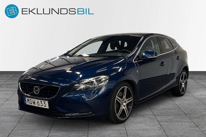 Blå Begagnad 2015 Volvo V40 Ocean Race Kombi | 159 900 kr (Marknadspris) - Bild 1/4