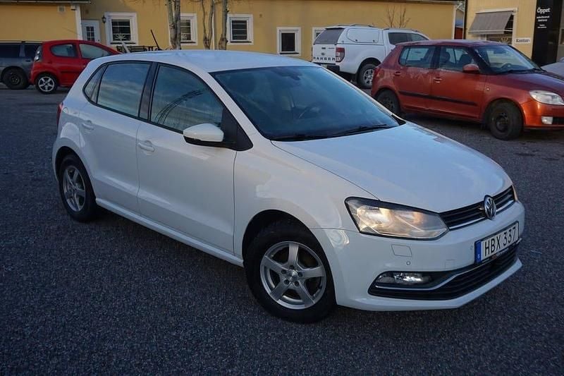 Begagnad VW Polo 90 HK (66 kW) 2015 Vit Halvkombi