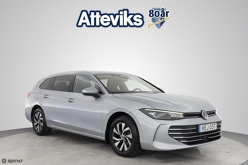 Silver Begagnad 2024 VW Passat Business Kombi | 338 900 kr (Lite dyr) - Bild 1/4