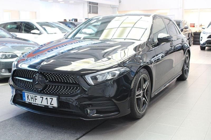 Svart Begagnad 2019 Mercedes A180 AMG Halvkombi | 219 900 kr (Bra pris) - Bild 1/4