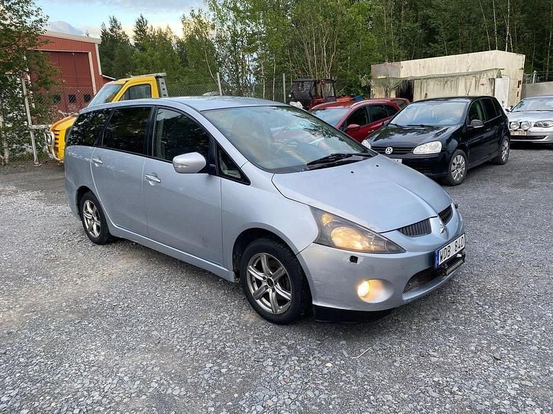 Silver Begagnad 2004 Mitsubishi Grandis Minibuss | 19 900 kr (Marknadspris) - Bild 1/4