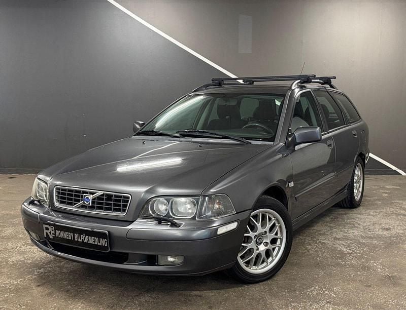 Grå Begagnad 2003 Volvo V40 Kombi | 24 900 kr (Marknadspris) - Bild 1/4