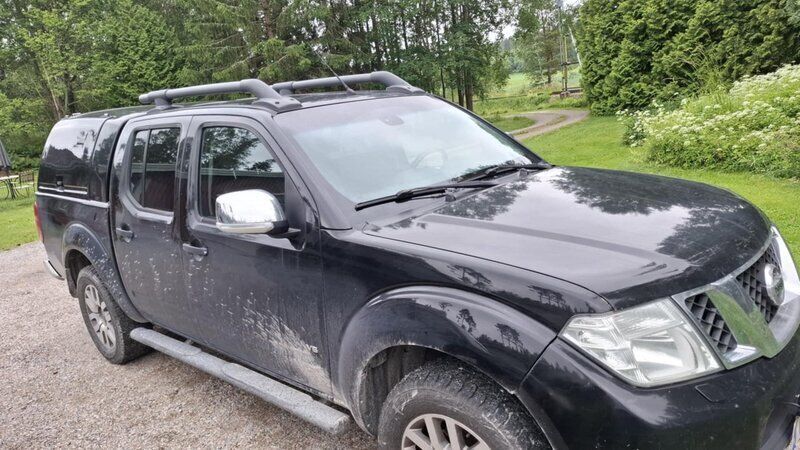 Svart Begagnad 2015 Nissan Navara Pickup | 107 000 kr (Marknadspris) - Bild 1/4