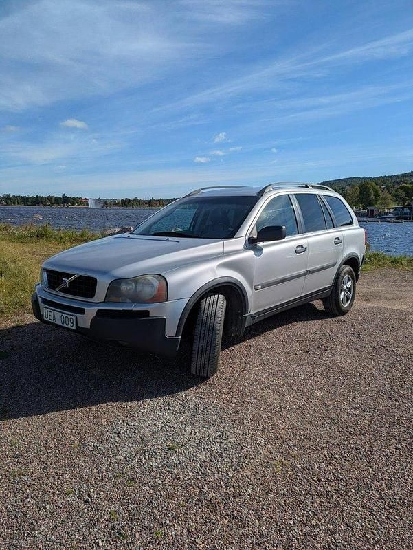 Grå Begagnad 2004 Volvo XC90 Standard SUV | 45 000 kr (Marknadspris) - Bild 1/4
