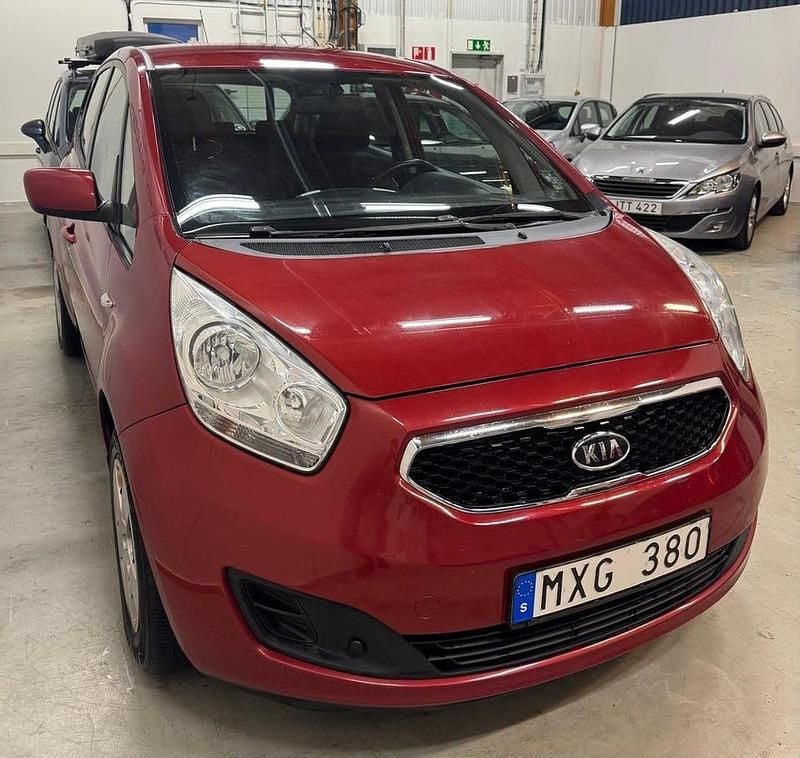 Begagnad Kia Venga 90 HK (66 kW) 2012 Röd Halvkombi