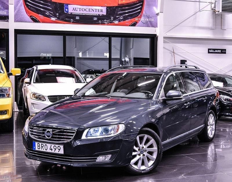 Grå Begagnad 2015 Volvo V70 Momentum Kombi | 189 900 kr (Dyr) - Bild 1/4