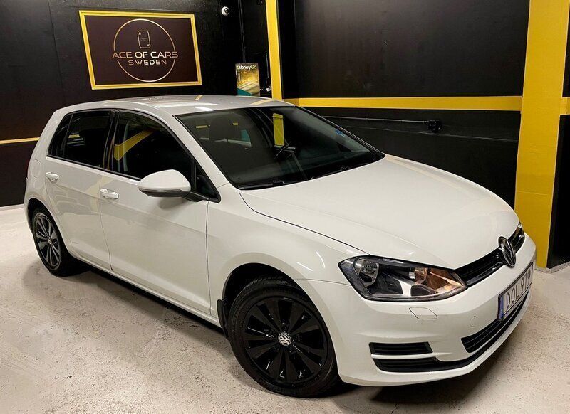 Vit Begagnad 2014 VW Golf VII Halvkombi | 135 990 kr (Marknadspris) - Bild 1/4