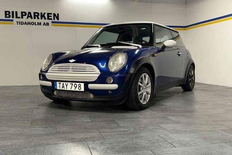 Blå Begagnad 2001 Mini Cooper Pepper Halvkombi | 29 900 kr (Marknadspris) - Bild 1/4