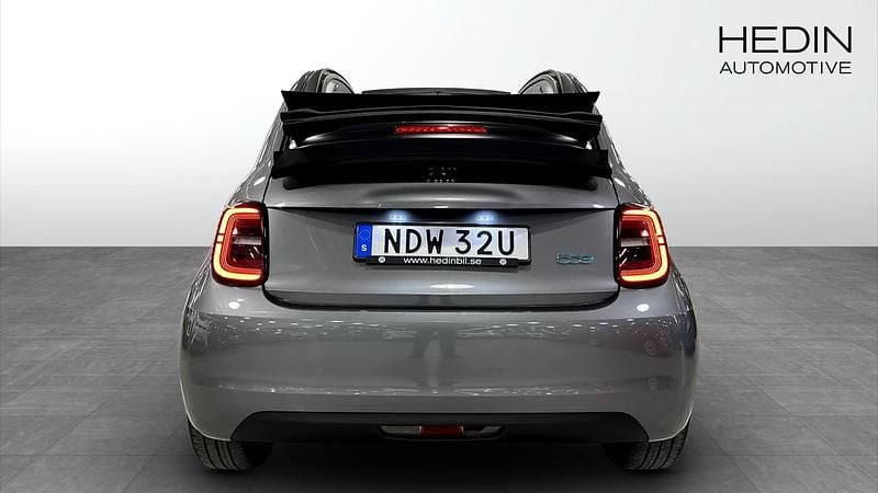 Begagnad Fiat 500e Icon 86 kW (118 HK) 2022 Svart Halvkombi