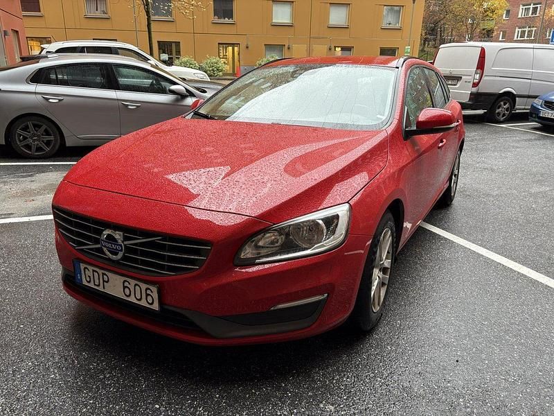 Röd Begagnad 2014 Volvo V60 Kinetic Kombi | 115 000 kr (Marknadspris) - Bild 1/4