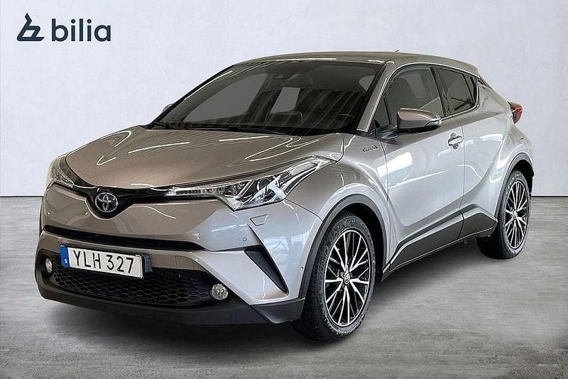 Mörkgrå Begagnad 2017 Toyota C-HR Executive SUV | 189 900 kr (Marknadspris) - Bild 1/4