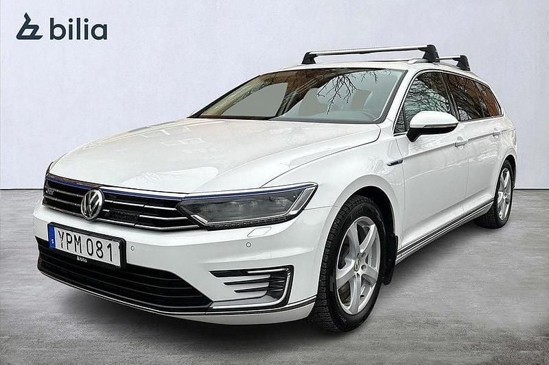 Vit Begagnad 2017 VW Passat GTE Kombi | 159 000 kr (Marknadspris) - Bild 1/4