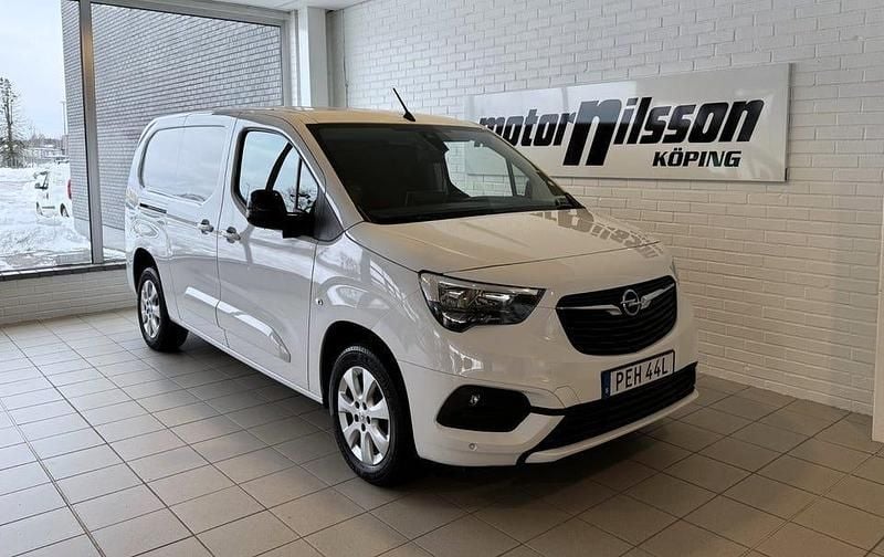 Vit Begagnad 2023 Opel Combo | 249 500 kr (Dyr) - Bild 1/4
