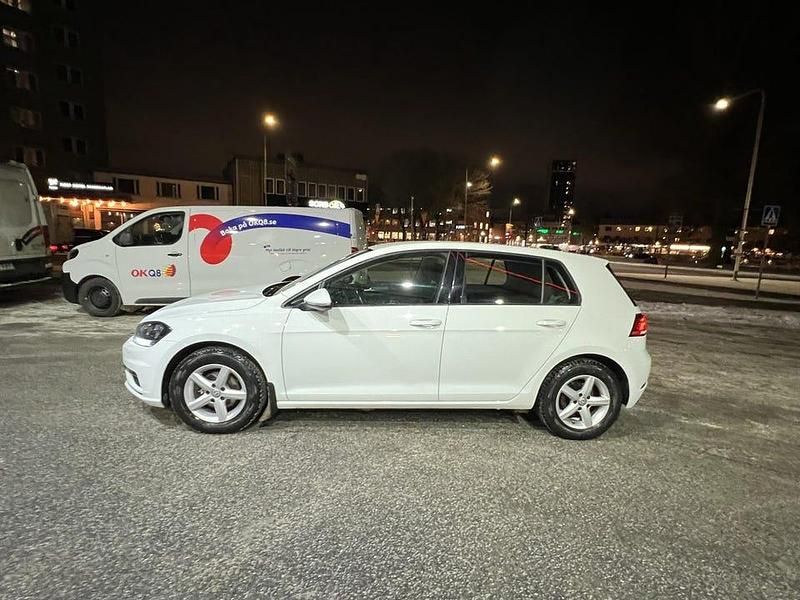 Begagnad 2018 VW Golf VII Halvkombi | 119 000 kr (Bra pris) - Bild 1/4