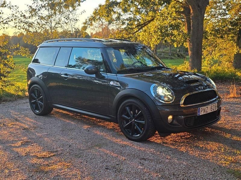 Grå Begagnad 2012 Mini Cooper S Clubman Kombi | 129 800 kr (Marknadspris) - Bild 1/4