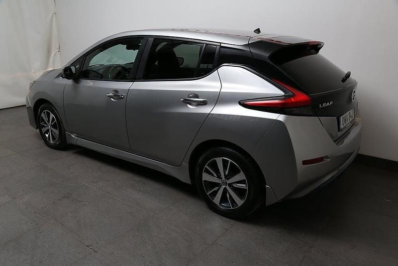 Begagnad Nissan Leaf 360º 110 kW (150 HK) 2020 Silver metallic Halvkombi