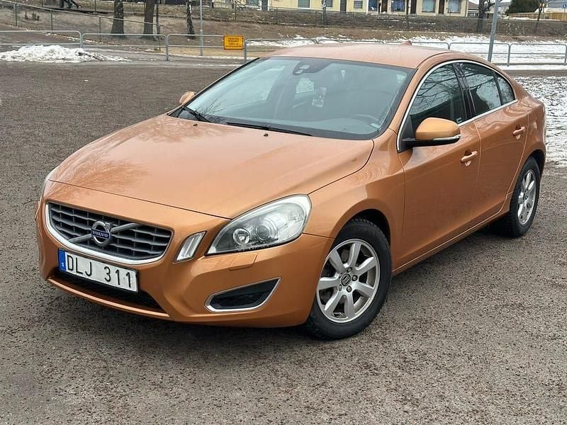 Begagnad Volvo S60 205 HK (150 kW) 2011 Saffran Sedan