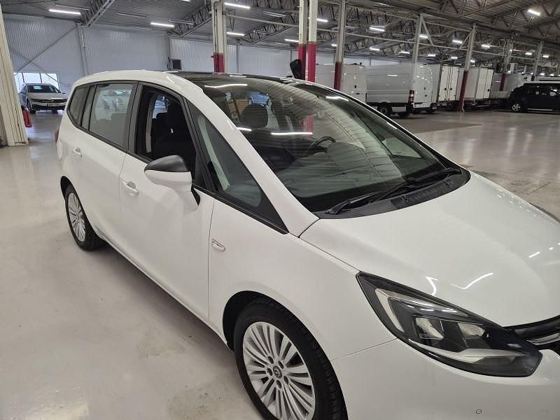 Begagnad Opel Zafira Tourer Enjoy 140 HK (102 kW) 2016 Vit Minibuss