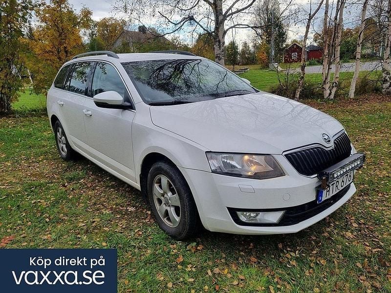 Vit Begagnad 2016 Skoda Octavia Ambition Kombi | 47 120 kr - Bild 1/4