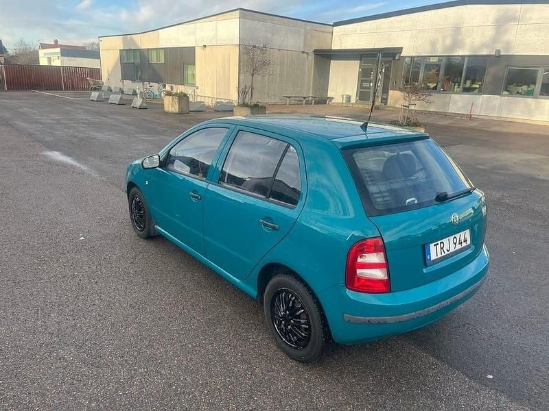 Begagnad 2003 Skoda Fabia Halvkombi | 16 000 kr (Marknadspris) - Bild 1/4