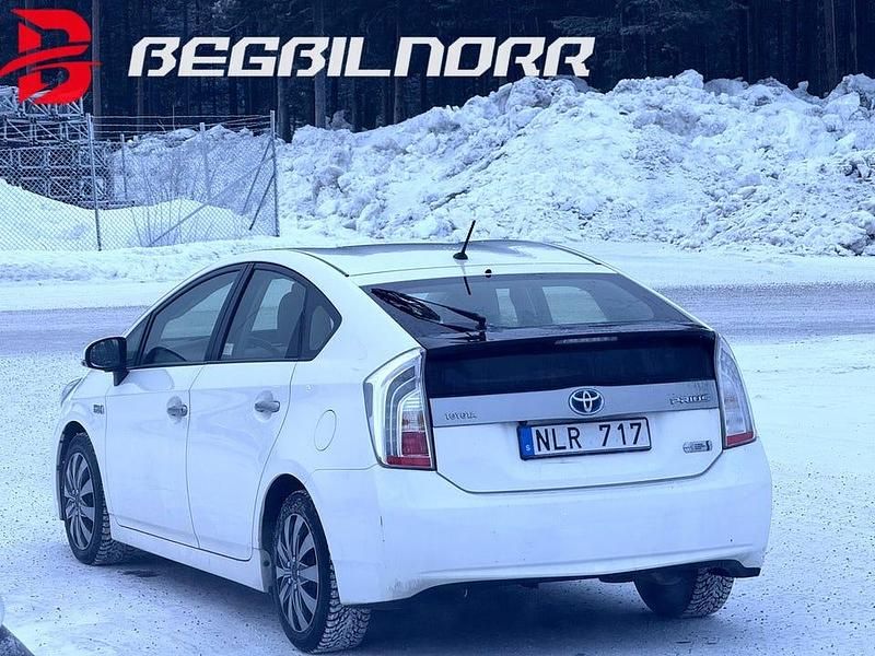 Begagnad Toyota Prius Plug-in Hybrid 136 HK (100 kW) 2012 Vit Halvkombi