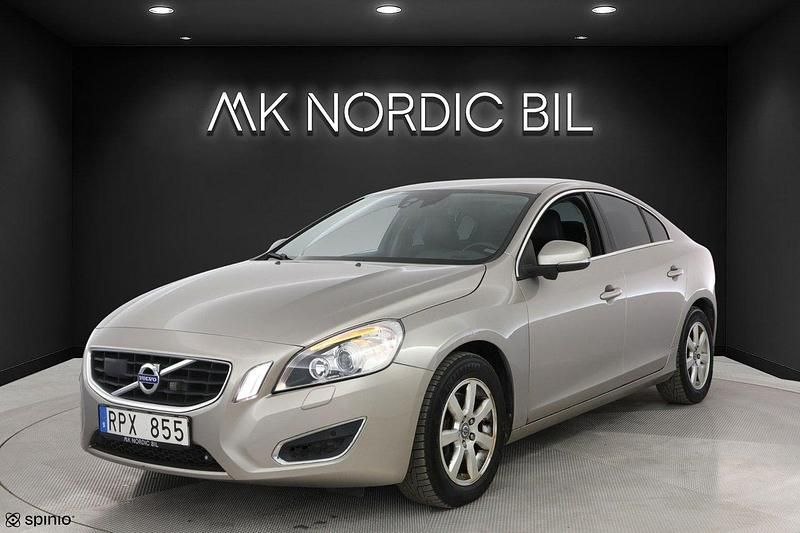 Ljusbrun Begagnad 2011 Volvo S60 Summum Sedan | 139 900 kr (Lite dyr) - Bild 1/4