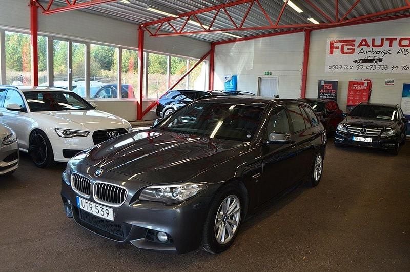 Grå Begagnad 2016 BMW 520 M Sport Kombi | 149 900 kr (Bra pris) - Bild 1/4