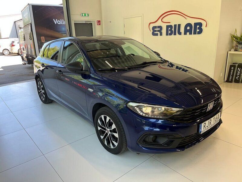 Blå Begagnad 2021 Fiat Tipo City Life Halvkombi | 159 900 kr (Lite dyr) - Bild 1/4
