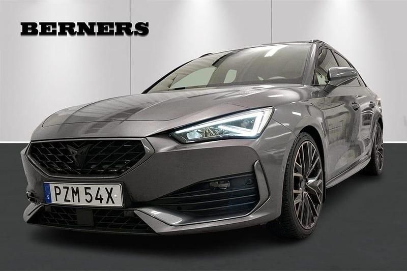 Vit Begagnad 2024 Cupra Leon VZ3 Kombi | 419 900 kr - Bild 1/4