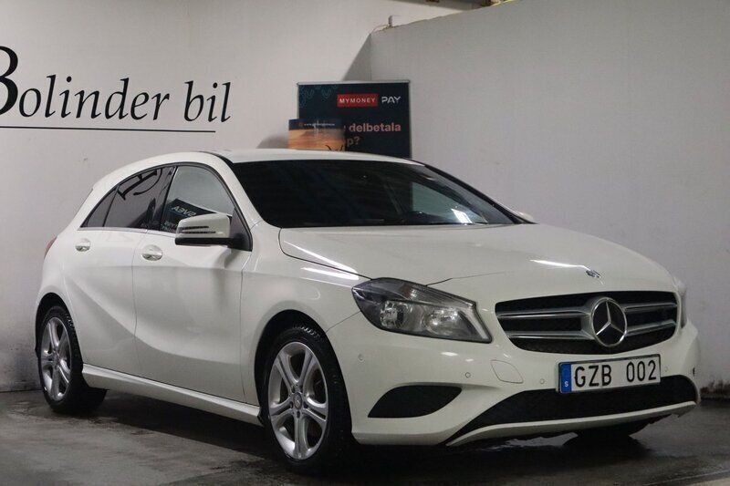 Vit Begagnad 2013 Mercedes A180 Halvkombi | 99 800 kr (Marknadspris) - Bild 1/4