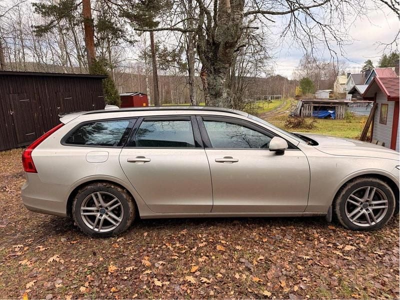 Brun Begagnad 2017 Volvo V90 Kinetic Kombi | 140 000 kr (Bra pris) - Bild 1/3
