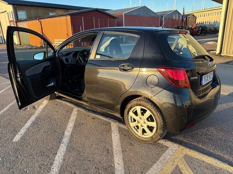 Svart Begagnad 2016 Toyota Yaris | 79 000 kr (Bra pris) - Bild 1/4