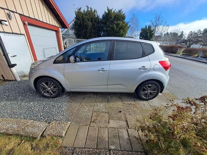 Begagnad Kia Venga 125 HK (91 kW) 2016 Grå Halvkombi