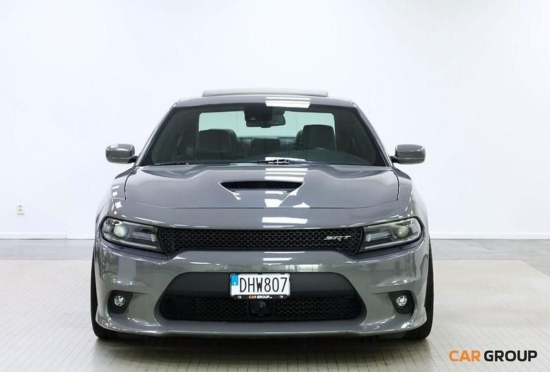Grå Begagnad 2018 Dodge Charger Sedan | 489 800 kr - Bild 1/4