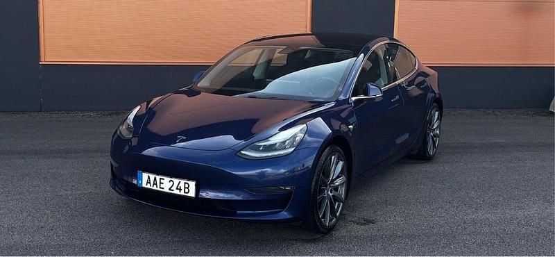 Begagnad 2019 Tesla Model 3 Long Range AWD Sedan | 215 500 kr (Lite dyr) - Bild 1/4