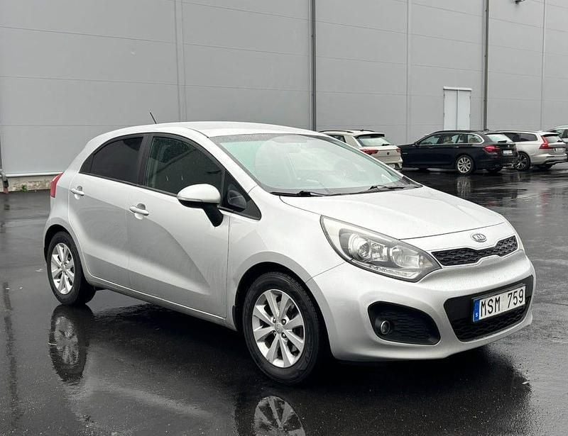 Begagnad 2012 Kia Rio Halvkombi | 48 900 kr (Bra pris) - Bild 1/4