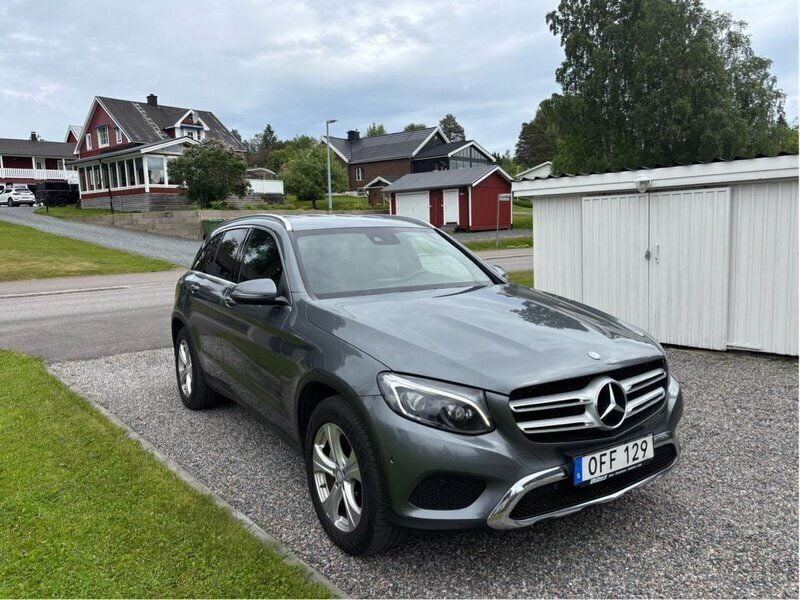 Grå Begagnad 2017 Mercedes GLC220 SUV | 209 500 kr (Bra pris) - Bild 1/4