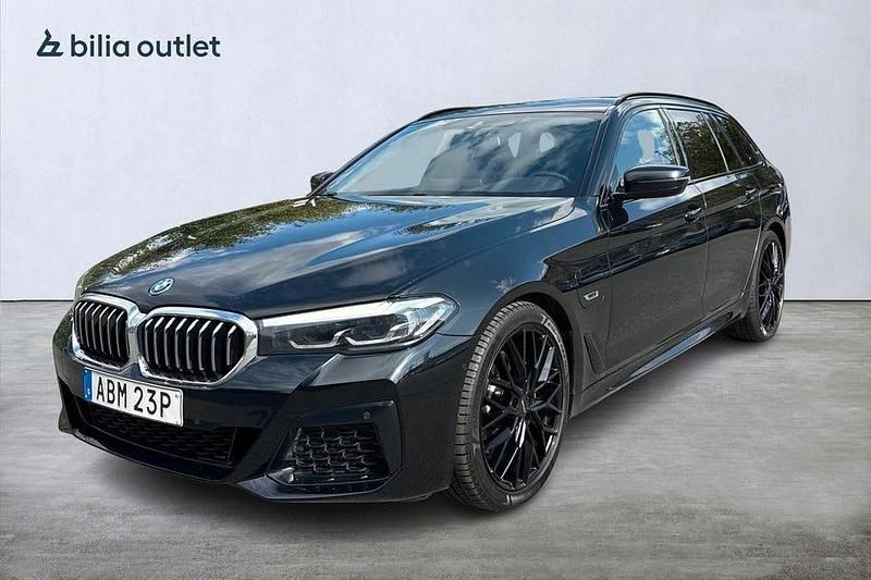 Svart Begagnad 2022 BMW 530 M Sport Kombi | 284 900 kr - Bild 1/3