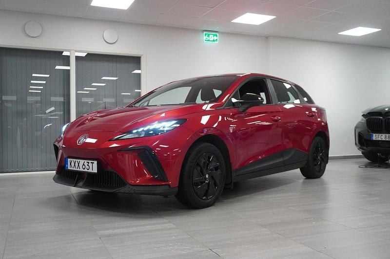 Röd Begagnad 2023 MG MG4 EV Halvkombi | 224 800 kr (Bra pris) - Bild 1/4