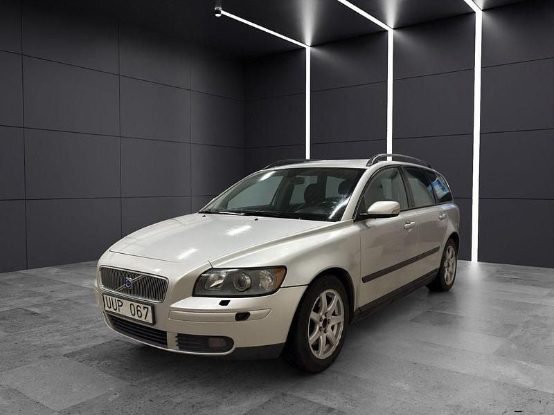 Ljusgrå Begagnad 2004 Volvo V50 Kombi | 27 900 kr - Bild 1/4