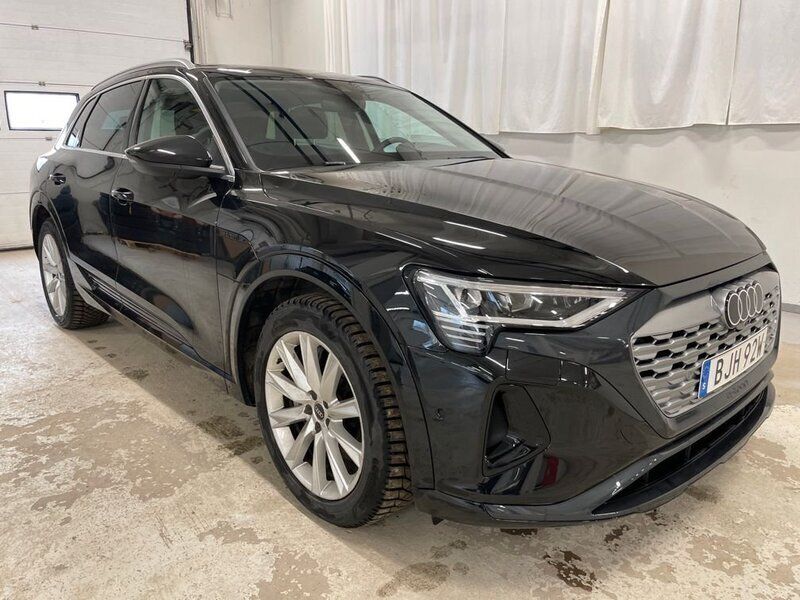 Svart Begagnad 2023 Audi Q8 e-tron Proline SUV | 619 900 kr - Bild 1/4